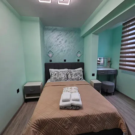 Mir Cozy דירה